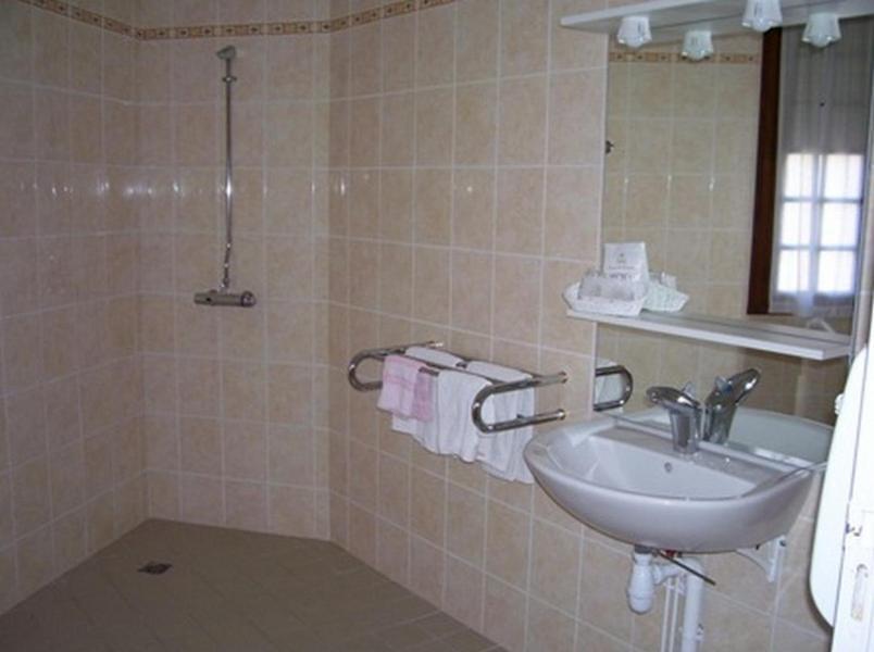 Hotel De L'Agriculture Decize Phòng bức ảnh